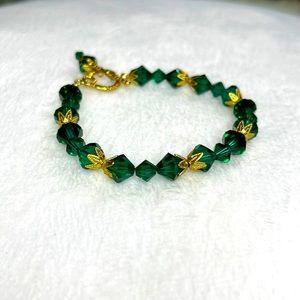 Emerald green gem and gold bracelet